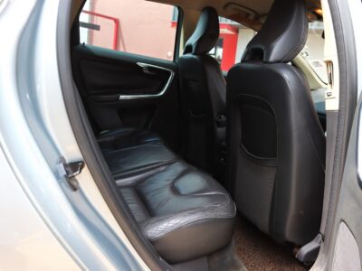 🚗 2013 VOLVO XC60 T5 – SILVER • 2000CC PETROL TURBO • LUXURY • PERFORMANCE SUV