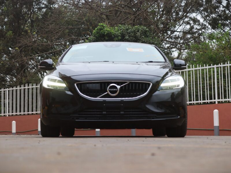 🚗 2020 VOLVO V40 T3 – BLACK • 1500CC TURBO PETROL • PREMIUM HATCHBACK • SCANDINAVIAN LUXURY