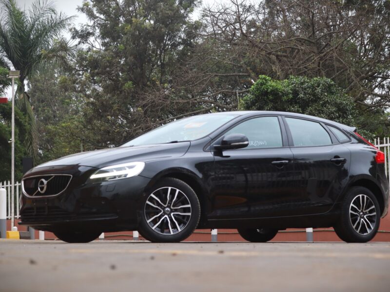 🚗 2020 VOLVO V40 T3 – BLACK • 1500CC TURBO PETROL • PREMIUM HATCHBACK • SCANDINAVIAN LUXURY