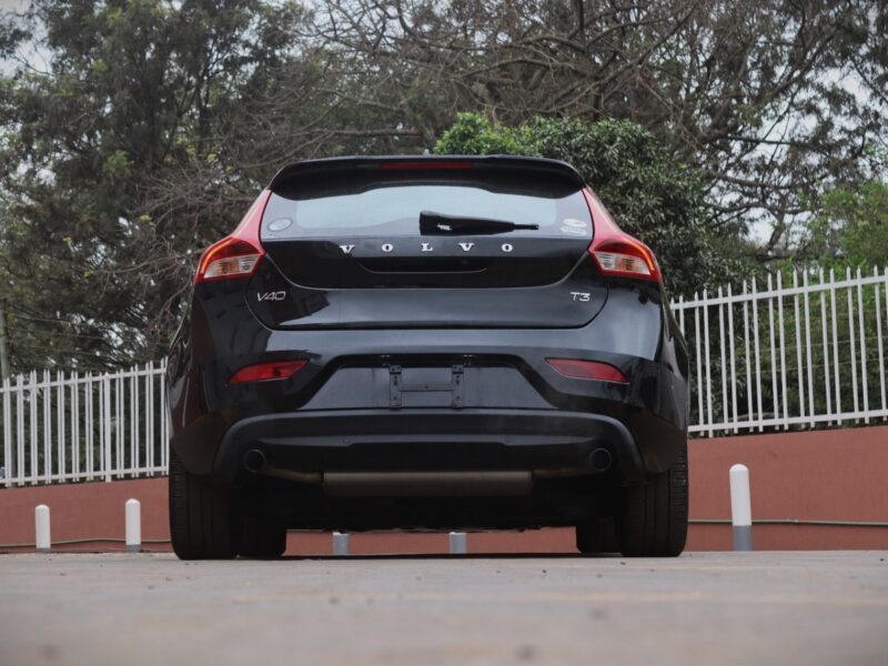 🚗 2020 VOLVO V40 T3 – BLACK • 1500CC TURBO PETROL • PREMIUM HATCHBACK • SCANDINAVIAN LUXURY