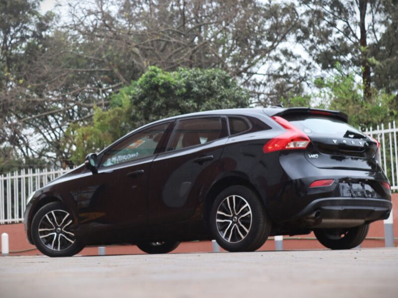 🚗 2020 VOLVO V40 T3 – BLACK • 1500CC TURBO PETROL • PREMIUM HATCHBACK • SCANDINAVIAN LUXURY