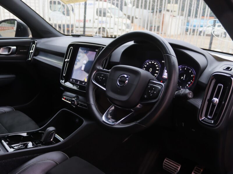🚗 2020 VOLVO XC40 T4 R-DESIGN – ELEGANT BLUE • 2000CC TURBO PETROL • PREMIUM COMPACT SUV