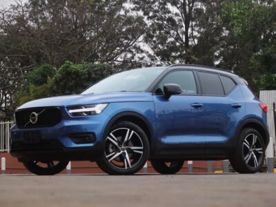 π 2020 VOLVO XC40 T4 R-DESIGN β ELEGANT BLUE β’ 2000CC TURBO PETROL β’ PREMIUM COMPACT SUV
