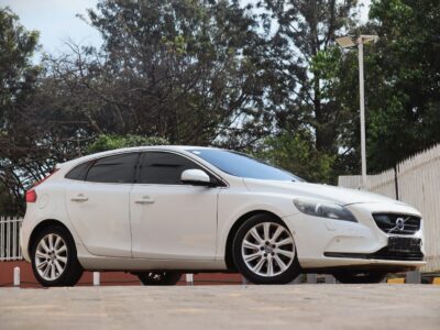 🚗 2015 VOLVO V40 T4 – 1600CC PETROL TURBO • PREMIUM HATCHBACK • SCANDINAVIAN LUXURY