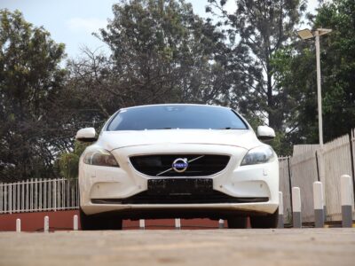 π 2015 VOLVO V40 T4 β 1600CC PETROL TURBO β’ PREMIUM HATCHBACK β’ SCANDINAVIAN LUXURY