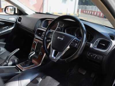 🚗 2015 VOLVO V40 T4 – 1600CC PETROL TURBO • PREMIUM HATCHBACK • SCANDINAVIAN LUXURY
