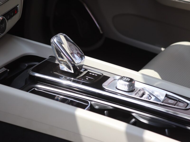 🚗 2020 VOLVO XC60 B5 INSCRIPTION – ELEGANT WHITE • 2000CC MILD HYBRID TURBO PETROL • LUXURY SUV