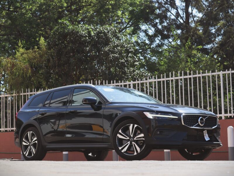 🚗 2020 VOLVO V60 CROSS COUNTRY – 2000CC TURBO PETROL • PREMIUM AWD ESTATE