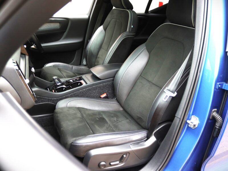 🚗 2020 VOLVO XC40 R-DESIGN – ELEGANT BLUE • 2000CC TURBO PETROL • SPORTY PREMIUM SUV