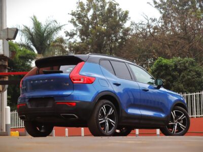 π 2020 VOLVO XC40 R-DESIGN β ELEGANT BLUE β’ 2000CC TURBO PETROL β’ SPORTY PREMIUM SUV