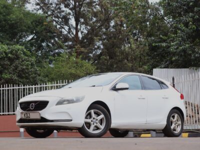 🚗 2015 VOLVO V40 T4 – WHITE • 1600CC TURBO PETROL • PREMIUM HATCHBACK