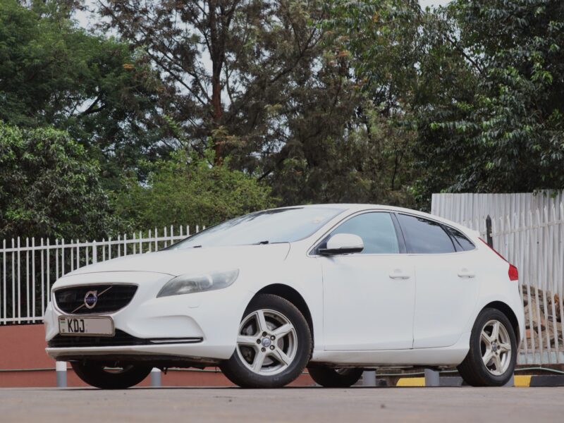 🚗 2015 VOLVO V40 T4 – WHITE • 1600CC TURBO PETROL • PREMIUM HATCHBACK
