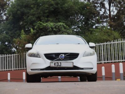 🚗 2015 VOLVO V40 T4 – WHITE • 1600CC TURBO PETROL • PREMIUM HATCHBACK