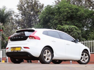 🚗 2015 VOLVO V40 T4 – WHITE • 1600CC TURBO PETROL • PREMIUM HATCHBACK