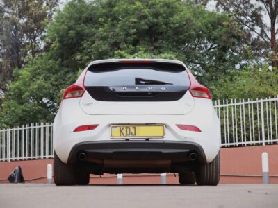 🚗 2015 VOLVO V40 T4 – WHITE • 1600CC TURBO PETROL • PREMIUM HATCHBACK