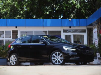 2020 Volvo V40 D4 Inscription – 2000CC Diesel Turbo | Elegant Black