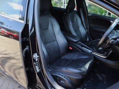 2020 Volvo V40 D4 Inscription – 2000CC Diesel Turbo | Elegant Black