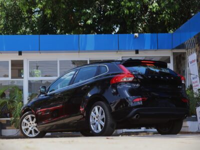 2020 Volvo V40 D4 Inscription β 2000CC Diesel Turbo | Elegant Black