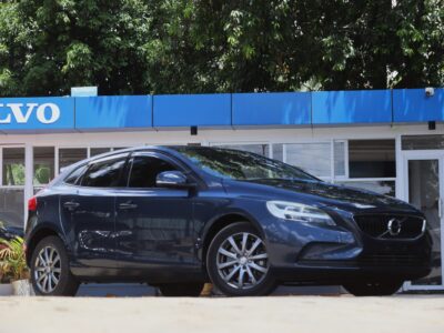 2017 Volvo V40 T3 – 1500CC Turbo Petrol | Elegant Blue