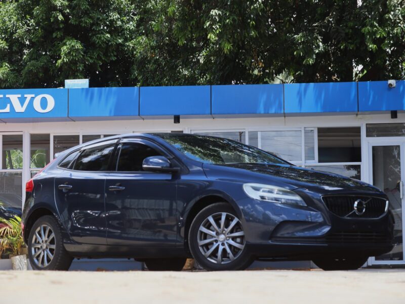 2017 Volvo V40 T3 – 1500CC Turbo Petrol | Elegant Blue