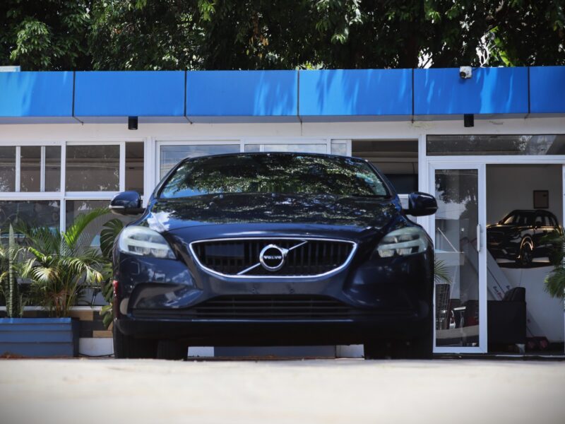 2017 Volvo V40 T3 – 1500CC Turbo Petrol | Elegant Blue
