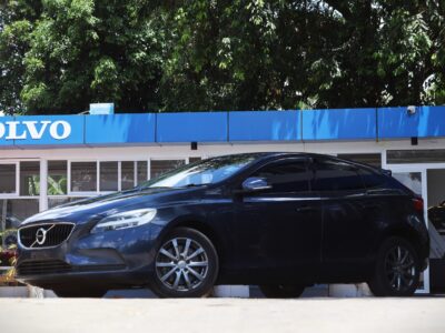 2017 Volvo V40 T3 – 1500CC Turbo Petrol | Elegant Blue